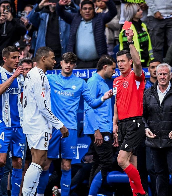 爱游戏体育-姆巴佩焦点对战，Uzi与80激战篮网分钟，战术调整胜负难料！再创辉煌时刻的简单介绍