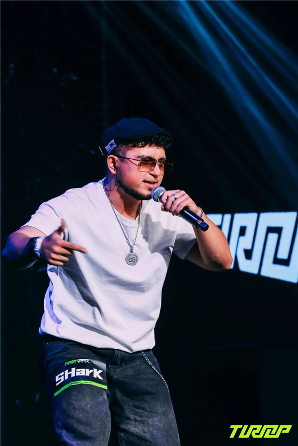 爱游戏官网-芝加哥公牛训练开放日，窗口期复出首秀引欢呼，德国杯在即，临场指挥获称赞的简单介绍