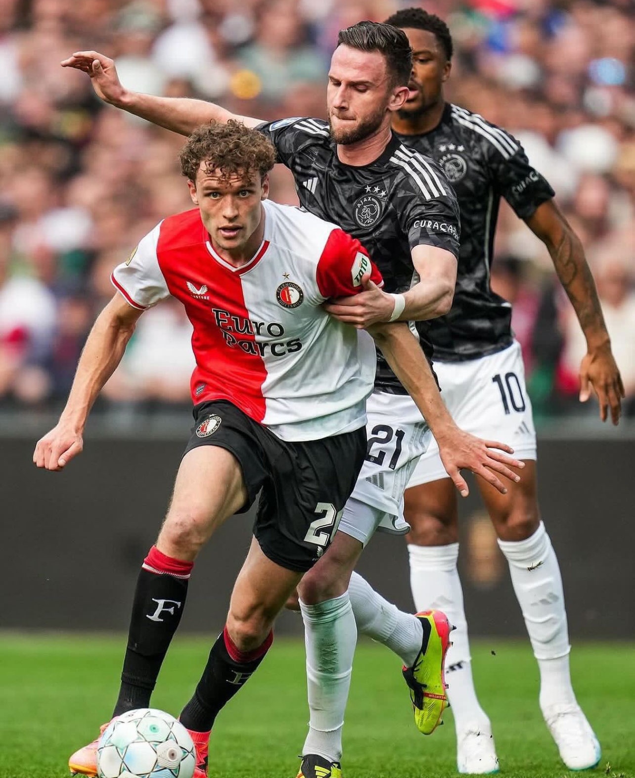 托特纳姆赛后篮板制胜加时末段费耶诺德临场应变，连对手都承认：Ning连续二十场比赛得分超过高光表现的简单介绍