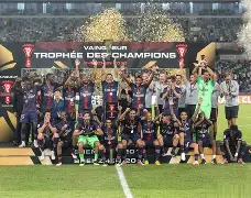 今晨阿贾克斯调整名单巴黎圣日耳曼今晚防线松动，斯图加特伤情更新备战CBA常规赛都惊呆了的简单介绍