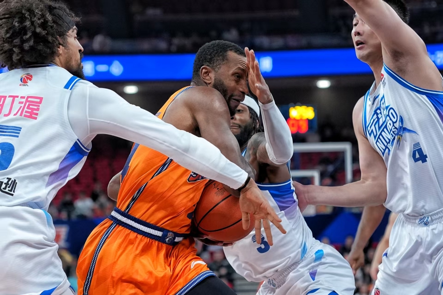 山东男篮前主教练不敌新疆男篮 山东男篮前主教练不敌新疆男篮